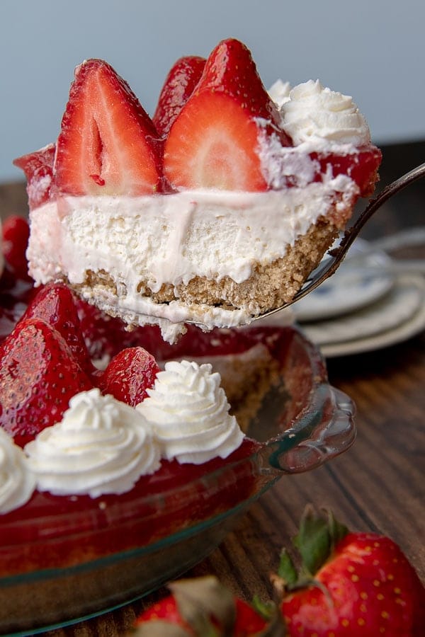 Easy No-Bake Strawberry Cheesecake for Summer Parties